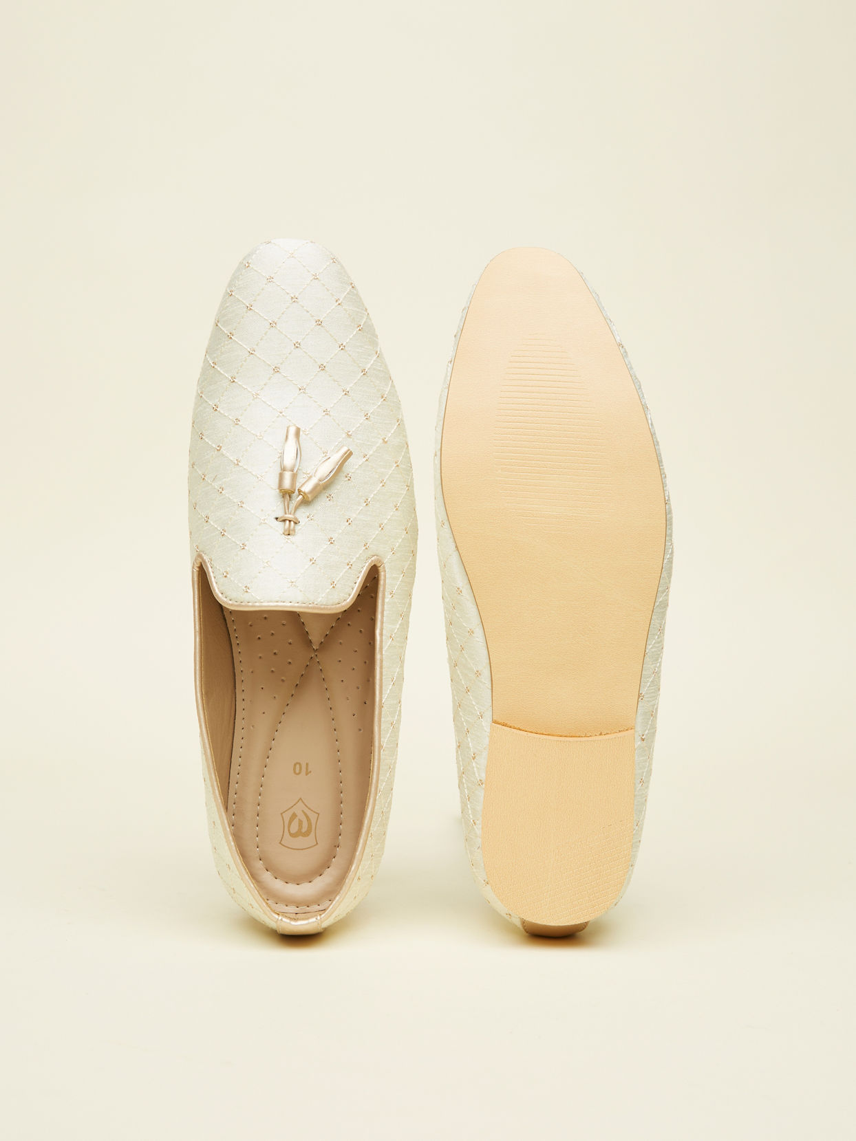 Cream White Lattice Patterned Loafer Style Jutis image number 4